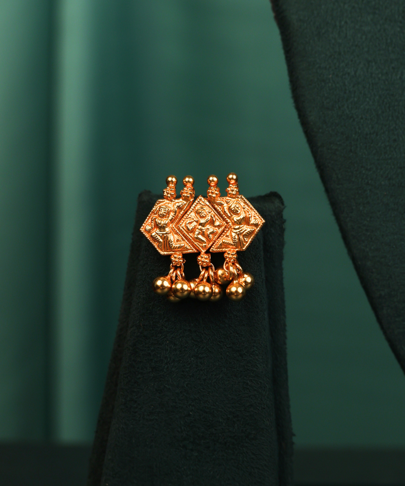 Rajmukhi Vajarteek Rose Gold Set